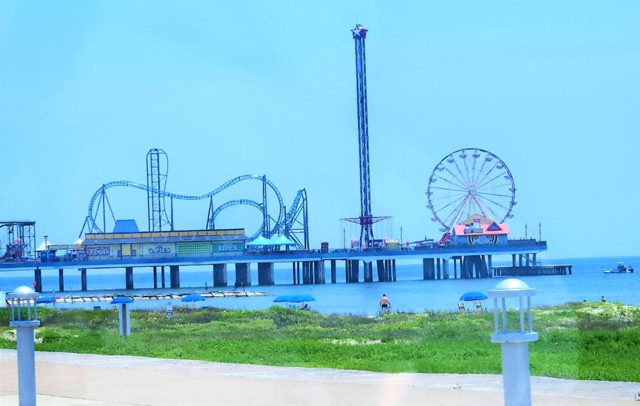 Casaazul: Beachfront Couples Retreat Near Pleasure Pier Holiday home Galveston