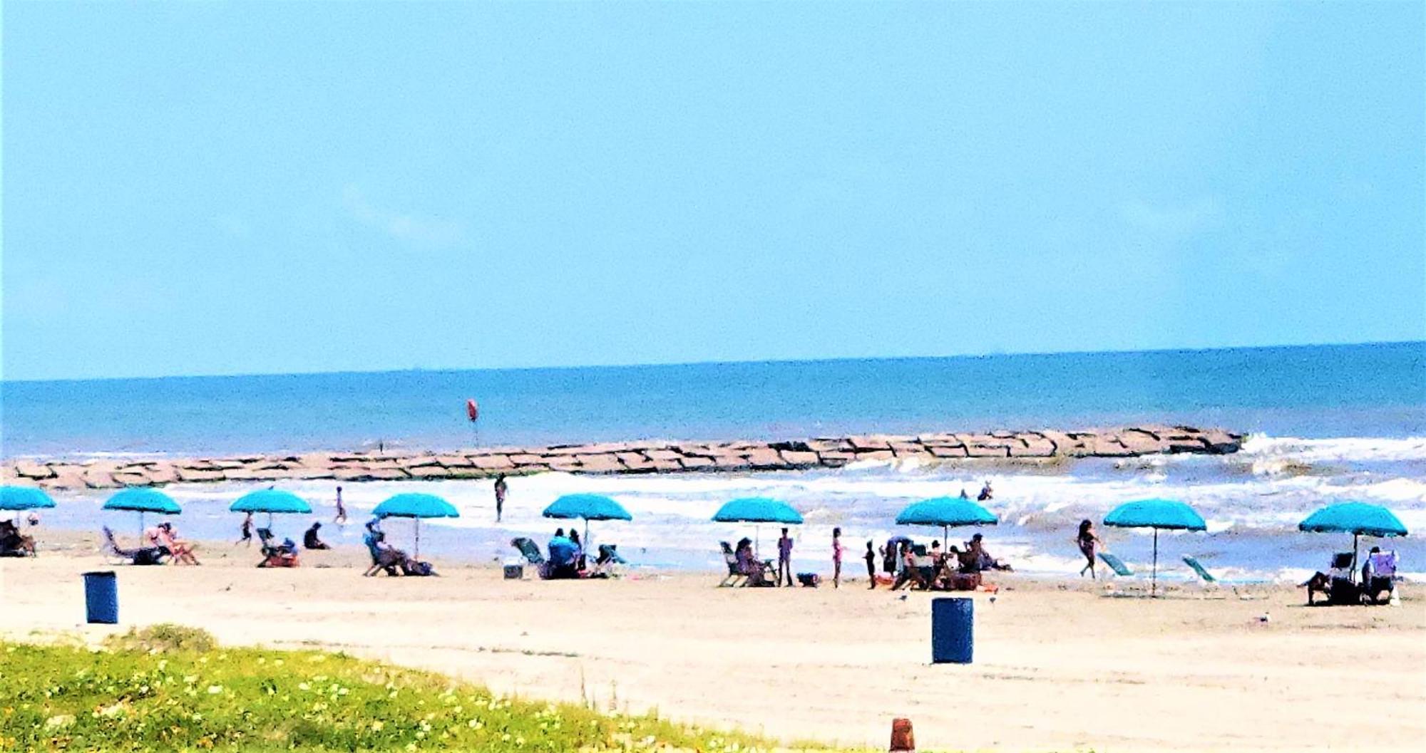 Casaazul: Beachfront Couples Retreat Near Pleasure Pier * Galveston