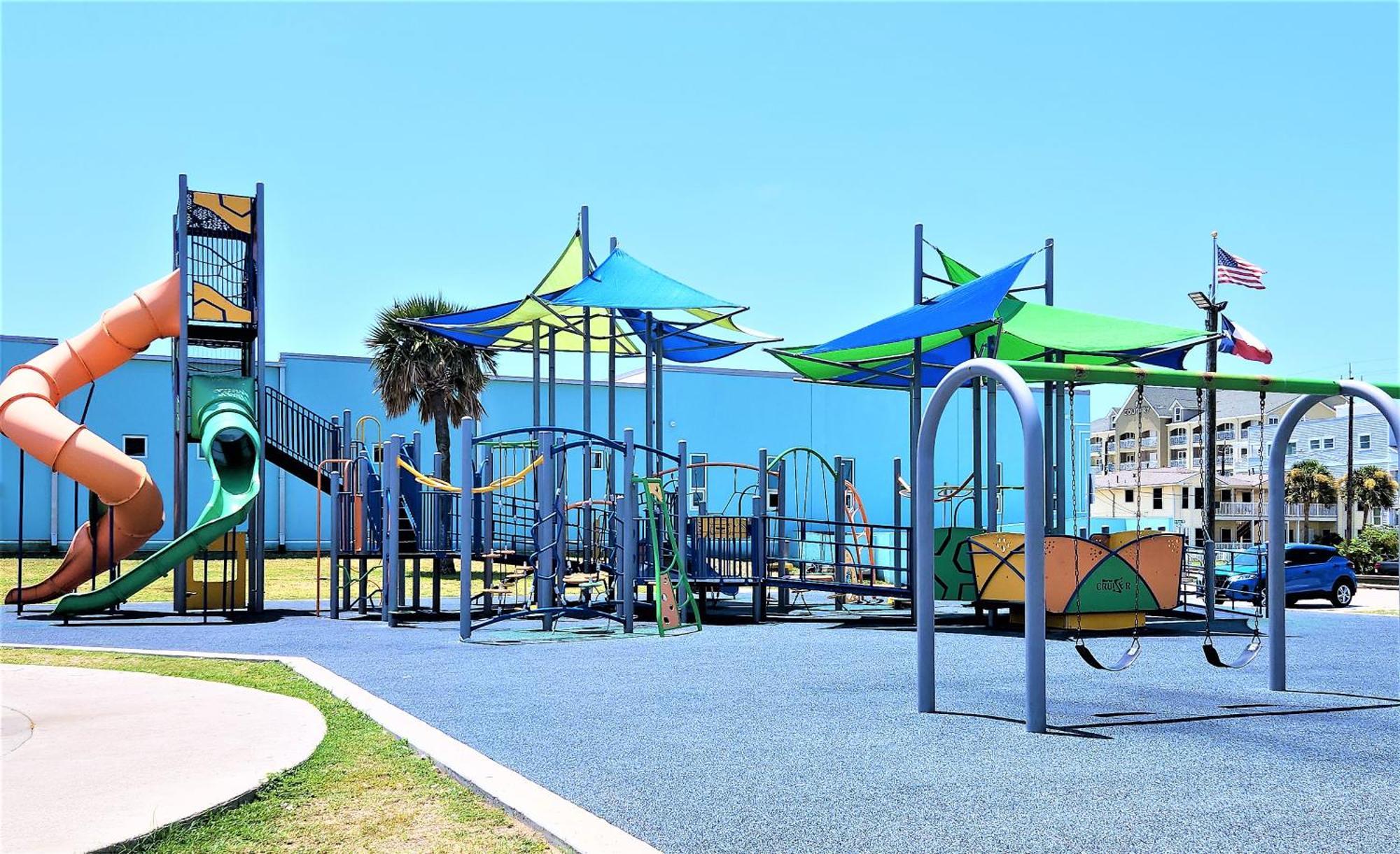 Casaazul: Beachfront Couples Retreat Near Pleasure Pier * Galveston
