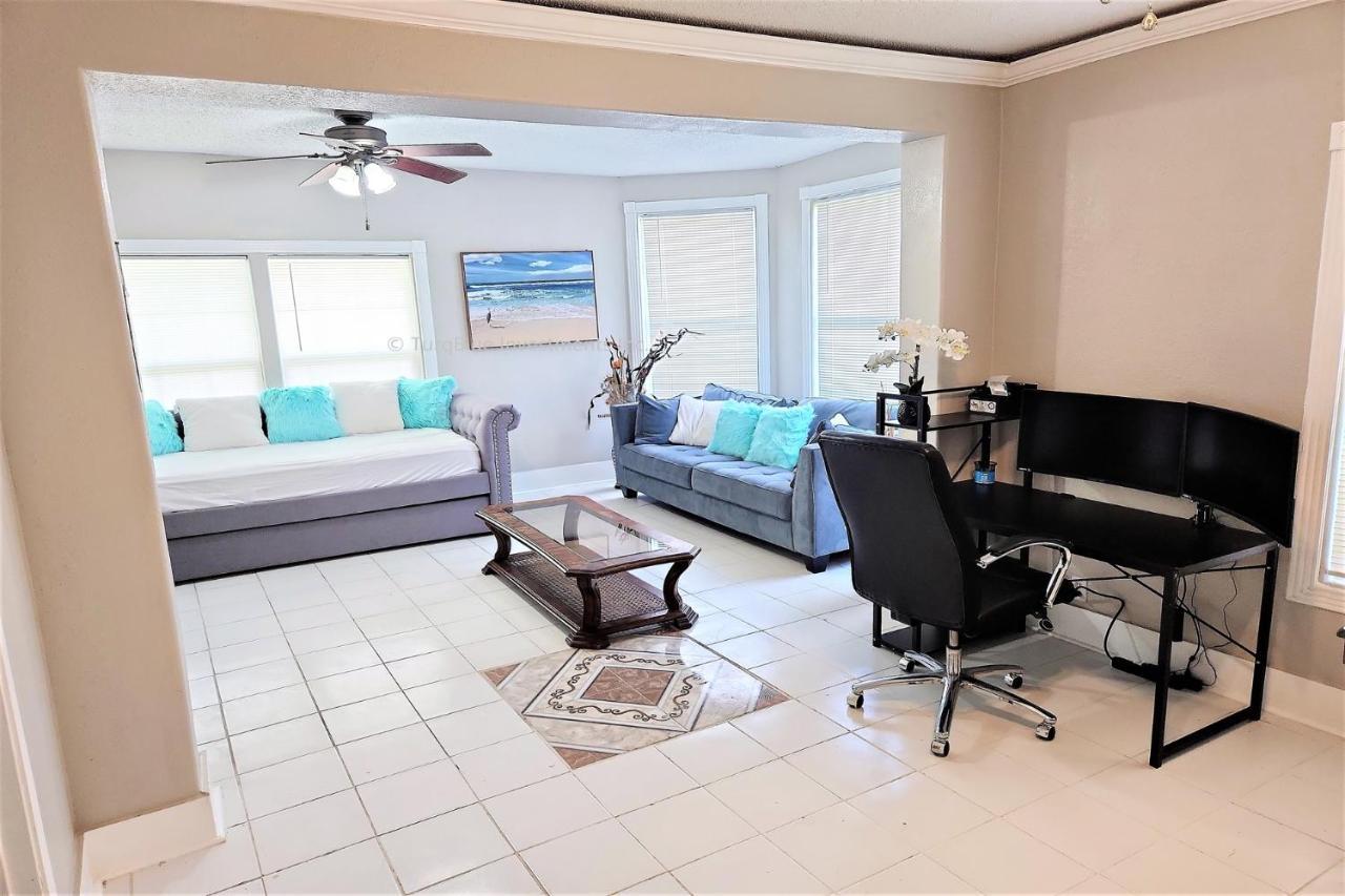 Casaazul-2605a-couples Retreat By & Pleasure Pier 1 Block Away- 2bed 2bath- 7 Minutes To Cruise Terminal * Galveston