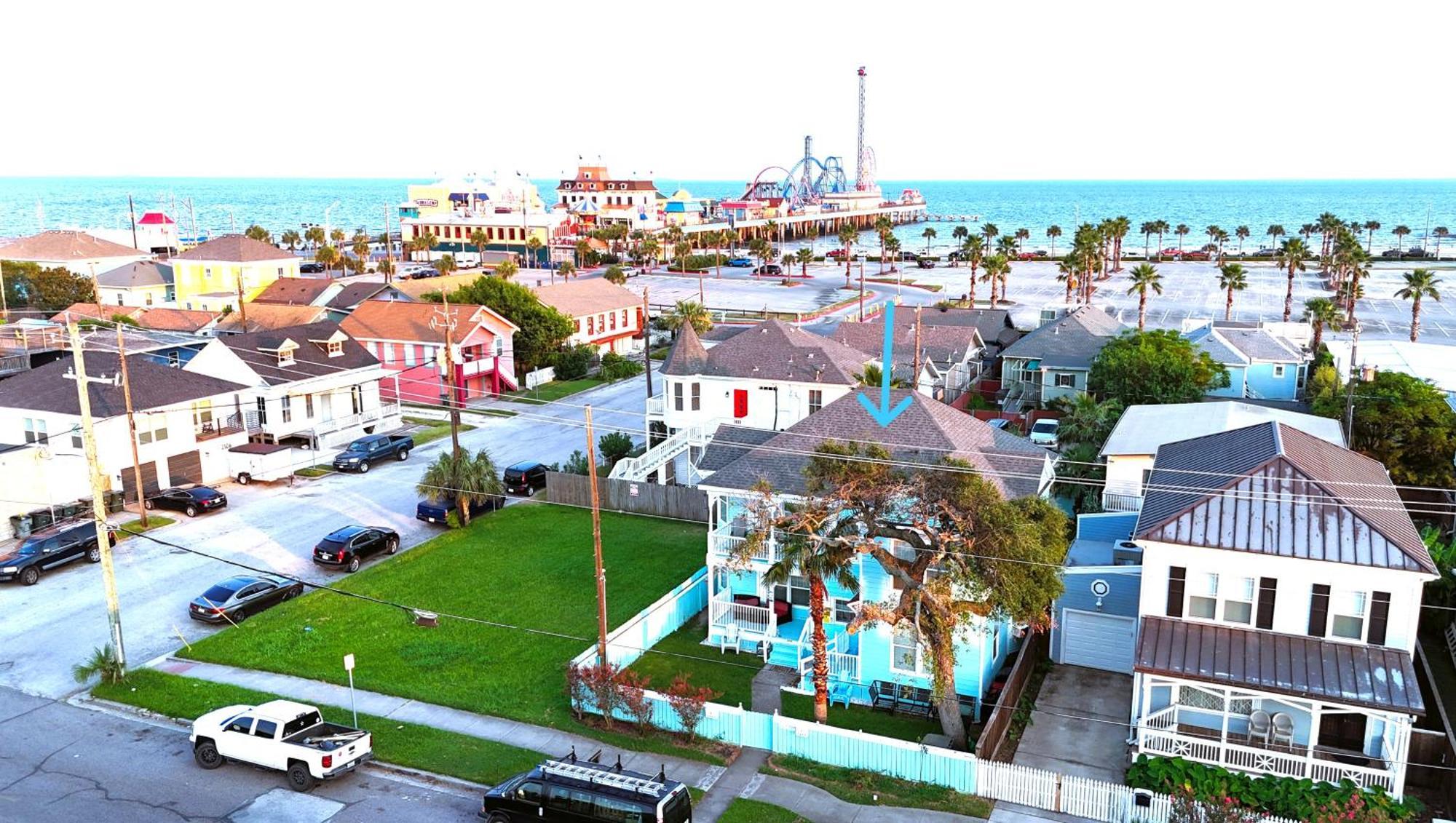 Casaazul-2605a-couples Retreat By & Pleasure Pier 1 Block Away- 2bed 2bath- 7 Minutes To Cruise Terminal * Galveston